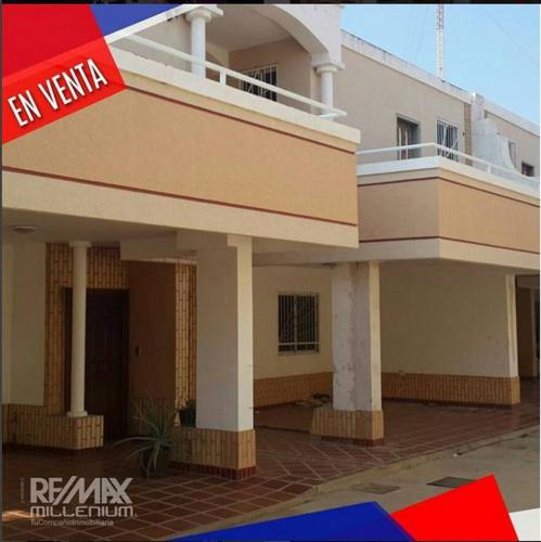 TownHouse en Isla Dorada en Venta en Gris 06MAR