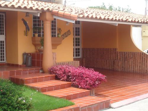 VENDO BELLA CASA CERCA DEL CENTRO COMERCIAL LAS TRINITARIAS