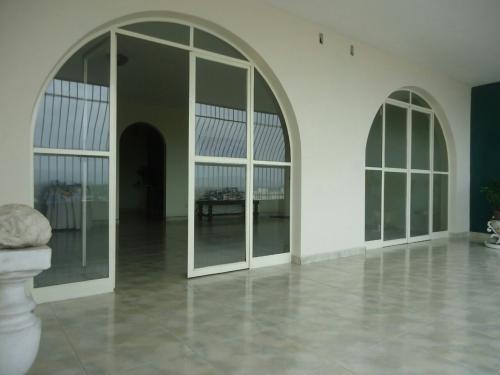 PH Av Bolívar al Lado de Parque Aragua