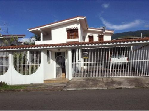 Vendo casa ideal para posada o clinica 