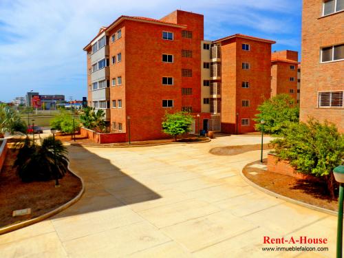 Se alquila apartamento ideal para ejecutivos, amoblado.