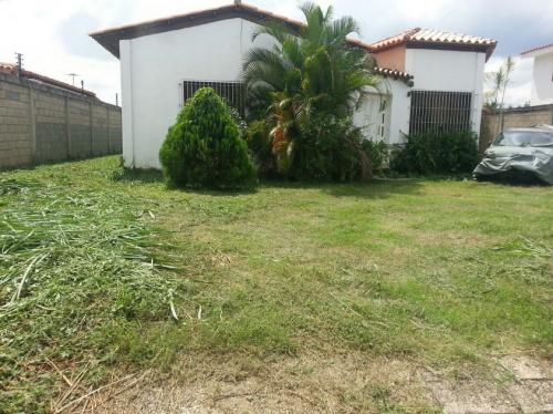 casa en venta las morochas de san diego con terreno y vigilancia