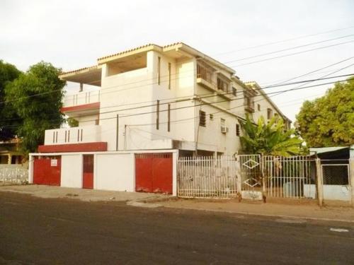 16-981 Edificio comercial en venta en Maracaibo, sector Amparo