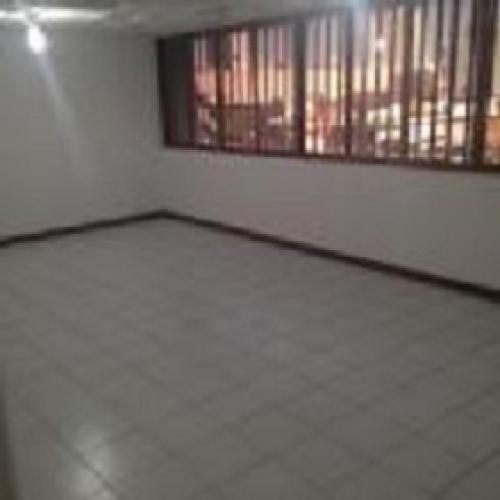 ALQUILER DE OFICINA EN 5 DE JULIO MLS #16-5176  