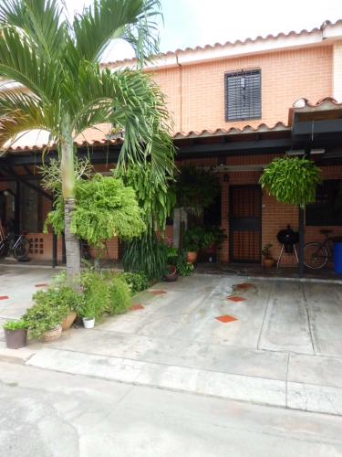 SKYGROUP GENNY RANDAZZO VENDE TONWHOUSE EN EL RINCON, MAÑONGO, NAGUANAGUA, VALENCIA