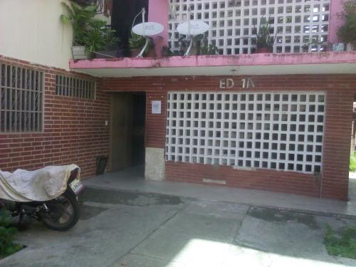 VENDO APARTAMENTO EN CUA EDO.MIRANDA SANTA ROSA