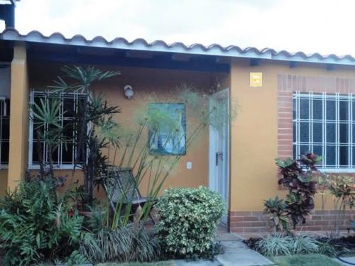 BARBARA PALACIOS INMUEBLES Vende casa en Valle de Oro, san Diego