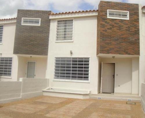 Preciosa casa en venta en Cabudare en excelente conjunto cerrado