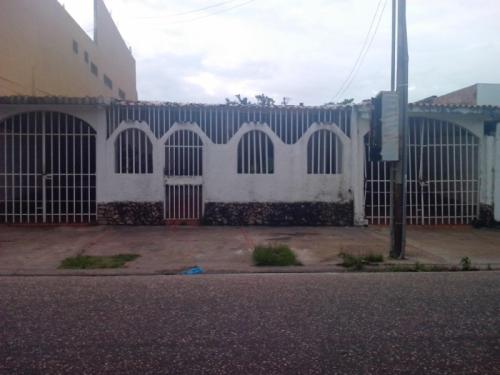 CASA PARA REMODELAR EN LOS OLIVOS DE  PUERTO ORDAZ