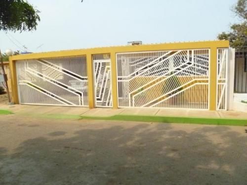 16-8678 Casa Townhouse en venta en Maracaibo, La Gloria