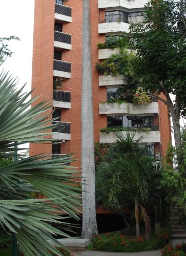 VENDO EXCELENTE UBICACIÓN APARTAMENTO ZONA ESTE
