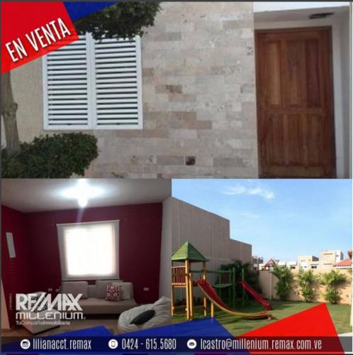 Comodo Townhouse en la Av. Goajira en Venta   06JUN