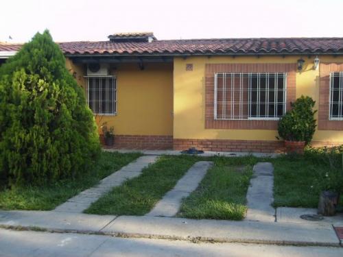 vendo casa cod 856 en urb valle de oro rene4porciento