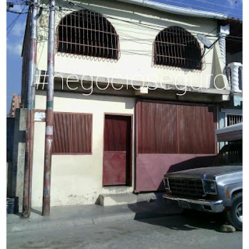 Vendo Casa en la Urb. El Castaño..