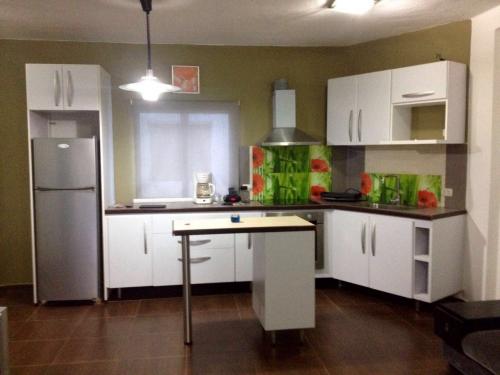 En venta apartamento tipo estudio, dos ambientes