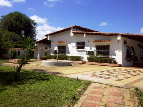 Mercedes Paparo 550 mts en 3.000 mts, 5 hab,5 baños,amplio salon,salida canal 