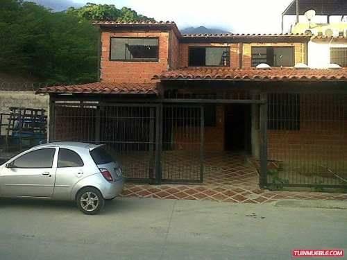 se vende o se cambia casa en Guatire por apartamento en caracas o guatire centro