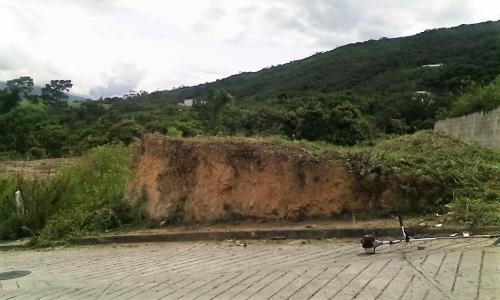 TERRENO URB. SANTA TERESA GUASIMOS.