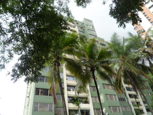 Ofrezco bello Apto en Las Chimeneas