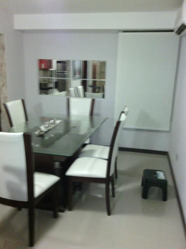 APARTAMENTO EN VENTA AMUEBLADO A 5 MIN DEL CENTRO DE PUERTO LA CRUZ Y LECHERIA.