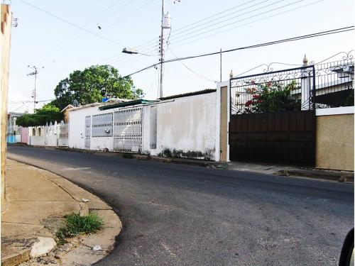 Se Vende Casa en Los Próceres ( Céntrica)