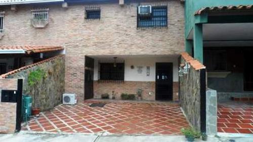 SKY GROUP vende Town House en La Entrada