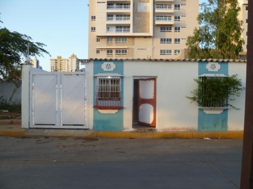 16-11631 TERRENO CON CASA en Maracaibo, Av. El Milagro