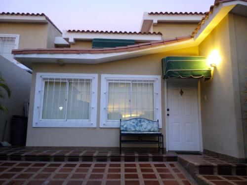 TOWNHOUSE EN VENTA ZONA NORTE MLS 16-11274