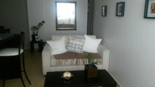 APARTAMENTO EN ALQUILER AMOBLADO MLS 16-10031