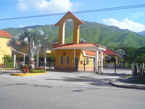 TOWNHOUSE EN VENTA RES. LOS FRAILES, SAN DIEGO