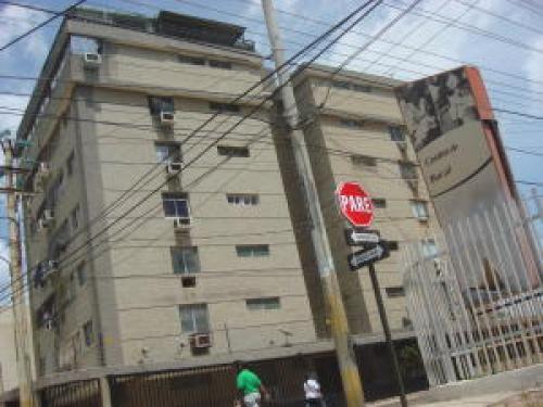 EXCELENTE APARTAMENTO EN VENTA (16-7474)