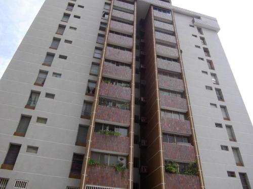 EXCELENTE APARTAMENTO EN VENTA (16-12310)