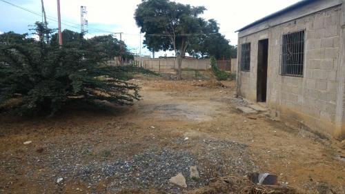 Casa en venta. Terreno amplio