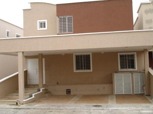 VENDO BELLA CASA REMODELADA EN CIUDAD ROCA