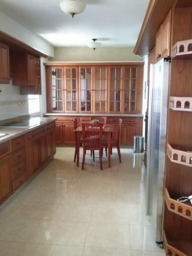 VENDO HERMOSO APARTAMENTO EN VILLA GRANADA, PUERTO ORDAZ.