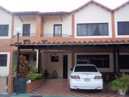 Se Vende hermoso Town House, en Las Josefinas San Diego. SDTH-023
