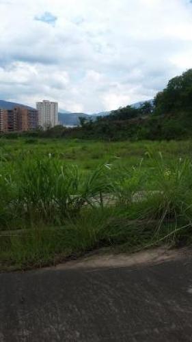 Vendo Terreno en Jardines de Mañongo
