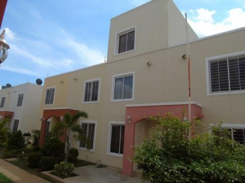 Townhouse Venta Maracaibo Caminos de La Lagunita 21--AGO