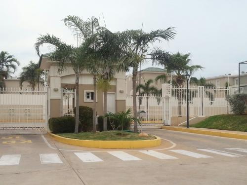 Townhouse Venta Maracaibo Zona Norte Lago Country 3 14AGO