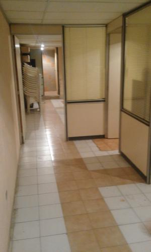 Amplio Local en el C.C El Yati