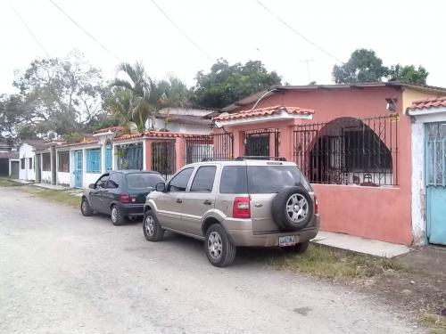 CASA EN VENTA A 5 M DE TACARIGUA