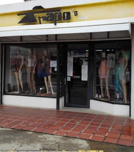 Local a pocos Metros Av. Manaure