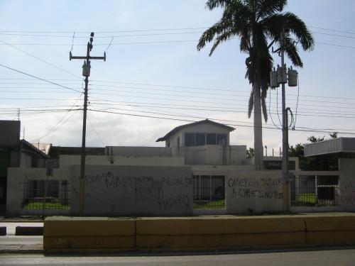 A LA VENTA CASA EN LA AV. INTERCOMUNAL DE BARCELONA