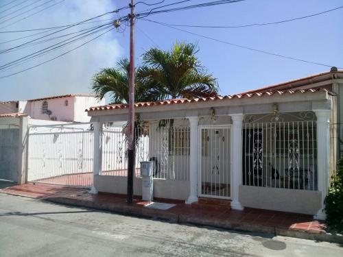 Bella Casa, Montaña Fresca. Maracay. Bs 110.000.000 