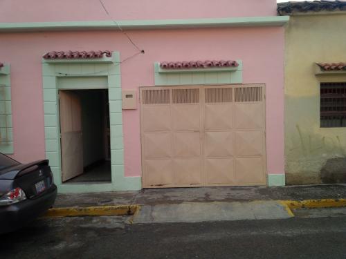 Bella Casa. Centro de La Victoria, Detrás del Cuartel Montilla. Bs 47.500.00 Inf: 04129672997