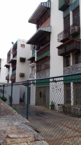 ALQUILO APARTAMENTO EN EL VARILLAL