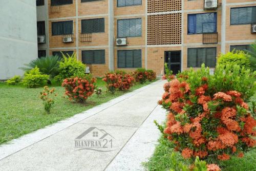 Bello apartamento. Conjunto cerrado, Urb Parque Coropo. Bs 20.000.000 inf 0412-9672997