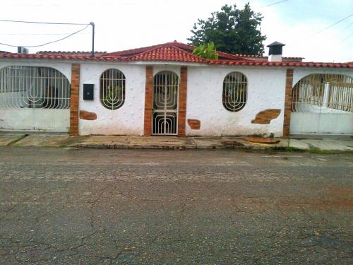 Casa de lujo de 450m2 en Urb. ciudad alianza en la via principal 