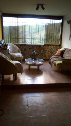 VENDO APARTAMENTO EN ZONA EXCLUSIVA, TRANQUILA Y C/AGUA PROPIA