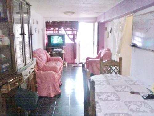 Vendo cómodo apartamento 3 habitaciones, todos los servicios, excelente ubicación y clima, Catia - Caracas